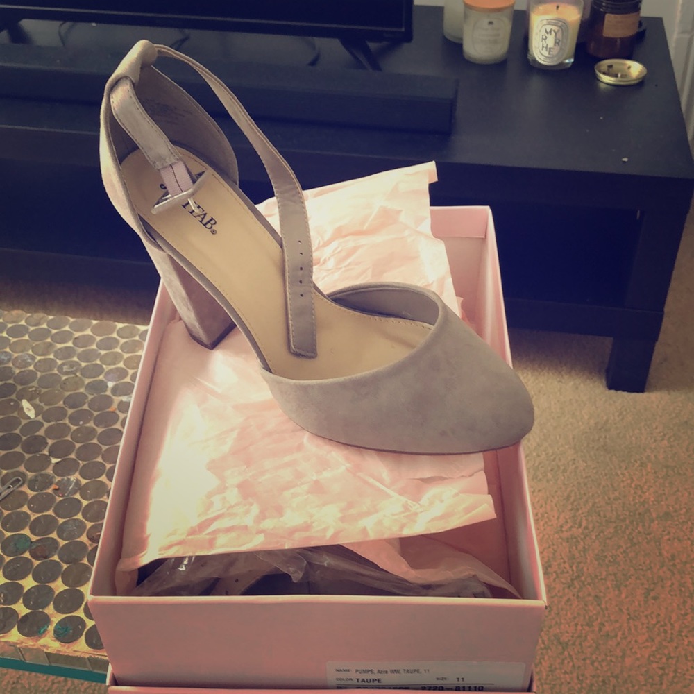Just Fab pumps